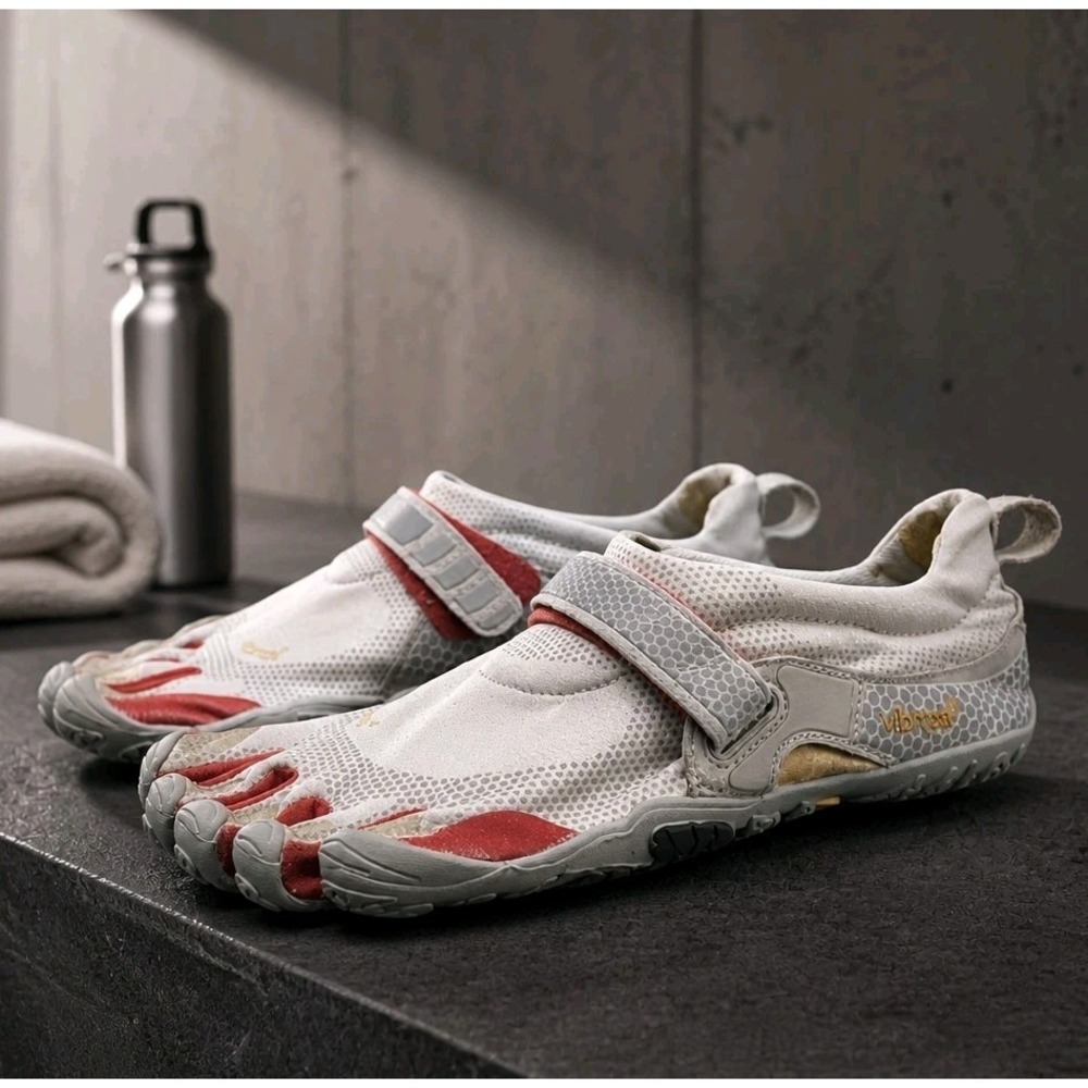 Vibram FiveFingers Shoes Mens Size 42 / US 10.5-11 M343 Treksport Champagne Red
